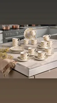 طقم أكواب وصحون بتصميم أزهار (اسم العلامة التجارية غير واضح)