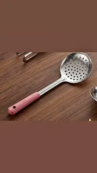 ملعقة مصفاة بمقبض وردي
