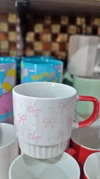 كوب بتصميم فيونكات (بدون علامة تجارية)