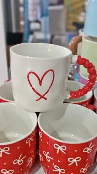كوب بتصميم قلب ومقبض قلوب (Heart Mug)