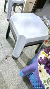 كرسي بلاستيك مربع