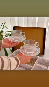 طقم أكواب وصحون زجاجية بتصميم مضلع وحواف ذهبية