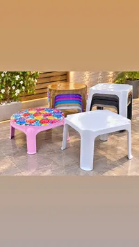 طاولة أطفال مزينة بالزهور