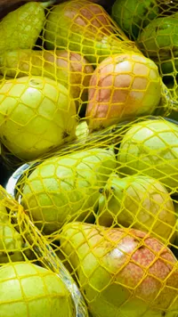 إجاص طازج