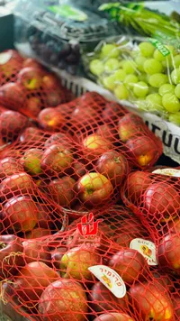 تفاح أحمر طازج