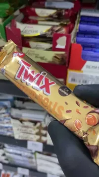 أصابع ويفر محشوة بالكراميل ومغطاة بالشوكولاتة - تويكس رولز (Twix)