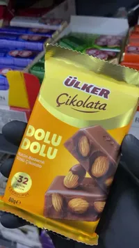 شوكولاتة بالحليب واللوز الكامل - أولكر (Ülker)