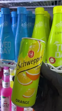مشروب غازي بنكهة البرتقال - شويبس (Schweppes)
