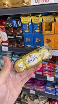 شوكولاتة فيريرو روشيه (Ferrero Rocher)