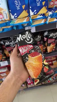 كرواسون ماغنوم بحشوة تشيز كيك الفراولة - مولتو (Molto)