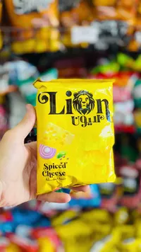 شيبس بطاطس بنكهة الجبنة المتبلة - ليون (Lion)
