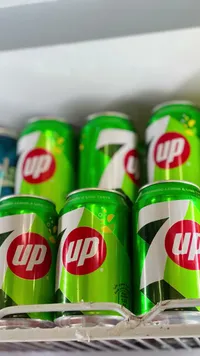 مشروب غازي بنكهة الليمون واللايم - سفن أب (7up)