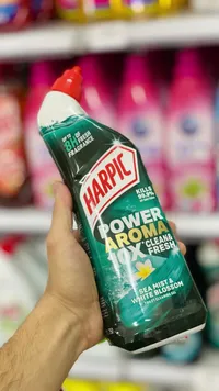 جل تنظيف المراحيض باور أروم برائحة رذاذ البحر والزهور البيضاء - هاربيك (Harpic)