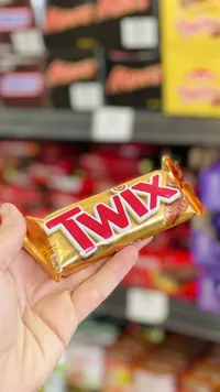 أصابع بسكويت مغطاة بالكراميل والشوكولاتة - تويكس (Twix)