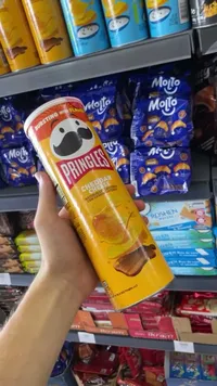 رقائق بطاطس بنكهة جبنة الشيدر - برينجلز (Pringles)