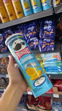 رقائق بطاطس بنكهة الشيدر والقشطة الحامضة - برينجلز (Pringles)
