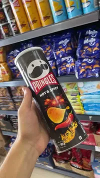 رقائق بطاطس حارة ومتبلة - برينجلز (Pringles)