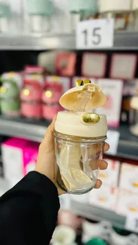 كوب زجاجي مع غطاء وقشة - سوق غزة