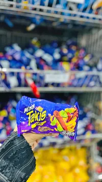 رقائق تورتيلا حارة بنكهة الفلفل والليمون - تاكيس (Takis)