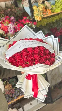 باقة ورود حمراء فاخرة