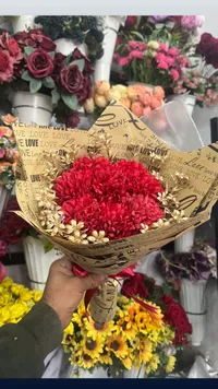 ضمة ورد أحمر فاخرة