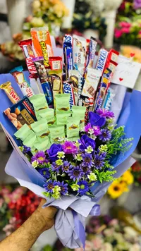 ضمة ورد وشوكولاته فاخرة