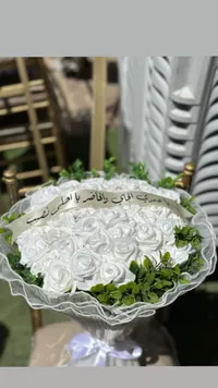 مسكة زهور بيضاء فاخرة