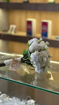 باقة ورد عروس بيضاء فاخرة