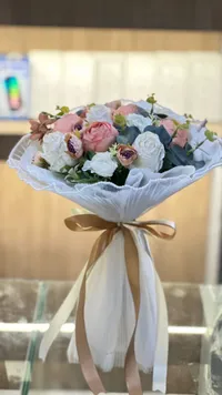 باقة زهور فاخرة - ورود بيضاء وزهري