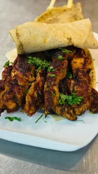 شاورما دجاج مع خبز شرقي