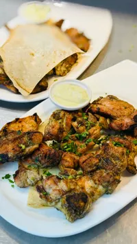 وجبة شاورما دجاج مع خبز