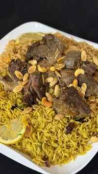 مشوي لحم مع أرز أصفر