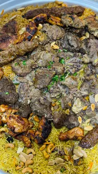 مشاوي لحم مع أرز شرقي