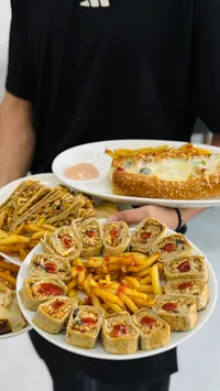وجبة شاورما دجاج مقطعة مع بطاطس مقلية