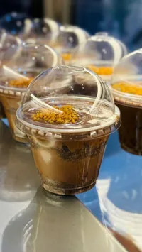 كوب حلى الشوكولاتة والكراميل
