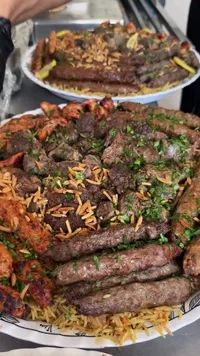 وجبة مشاوي مشكلة مع الأرز