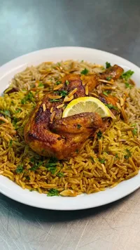 وجبة دجاج محمر مع الأرز المبهر