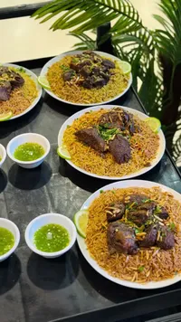 وجبة أرز باللحم الضاني