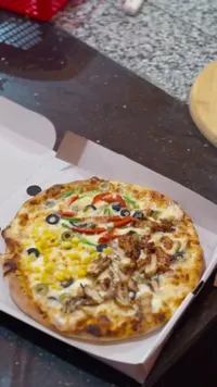 بيتزا مشكلة - وجبة شرقية وغربية