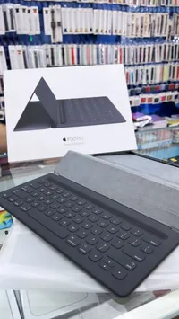 لوحة مفاتيح آيباد برو ذكية - أبل