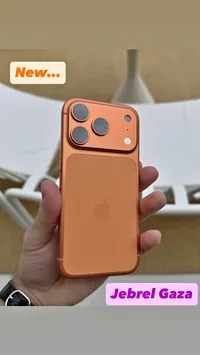 هاتف آيفون بتصميم عصري (Apple)