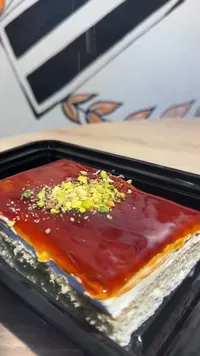 حلى طبقات البسكويت بالكراميل والفستق
