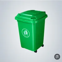 سلة القمامة الخضراء ذات العجلات