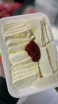 جبنة بيضاء طازة مقطعة