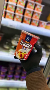 فريسكو - زبادي بنكهة الفراولة والخوخ