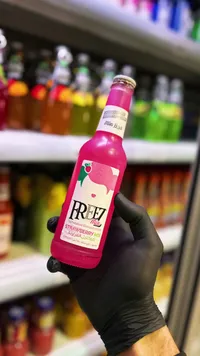 مشروب غازي كوكتيل الفراولة - فريز ميكس (Freez Mix)