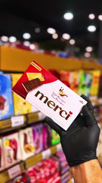 شوكولاتة محشوة بمرزيبان فاخر - ميرسي (Merci)