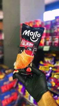 كرواسون ماغنوم بحشوة الفراولة - مولتو (Molto)