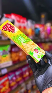 رقائق بطاطس بنكهة الكريمة الحامضة والبصل - ميجا شيبس (Mega Chips)