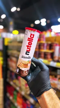 بسكويت محشو بكريمة البندق - نوتيلا (Nutella)